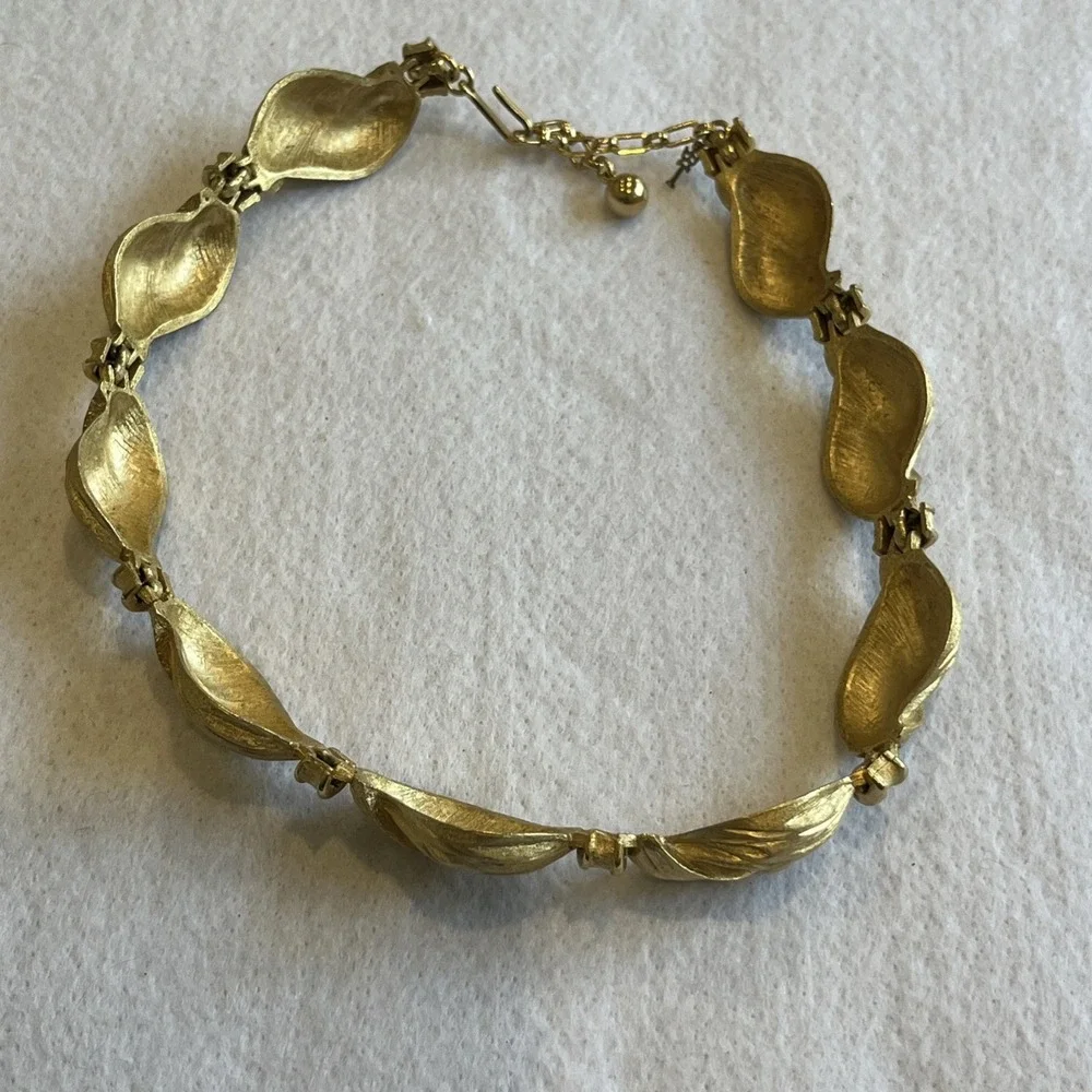 Vintage Gold Tone Textured Link Chain Necklace 16 in Hook Closure Metal